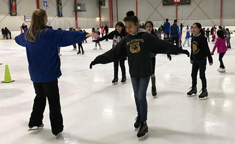 Vellrath works with Skate Oakland participants to learn new maneuvers. 