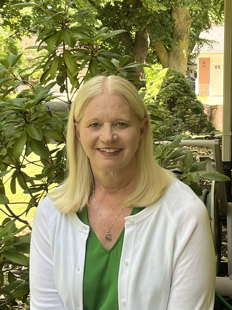 lynette moyer headshot